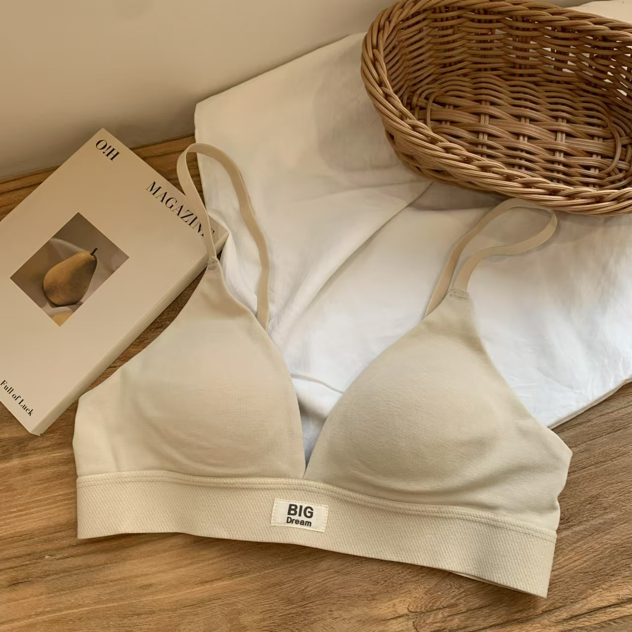 ชุดชั้นในสตรีสามเหลี่ยมฝรั่งเศ - Underwire Bra Padded บทวิจารณ์และราคา